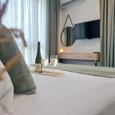 Azur Premium Апартаменты *